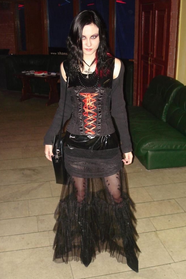 Brunette Gothic Girl wearing Black Sheer Pantyhose and Black Long Tulle Dress